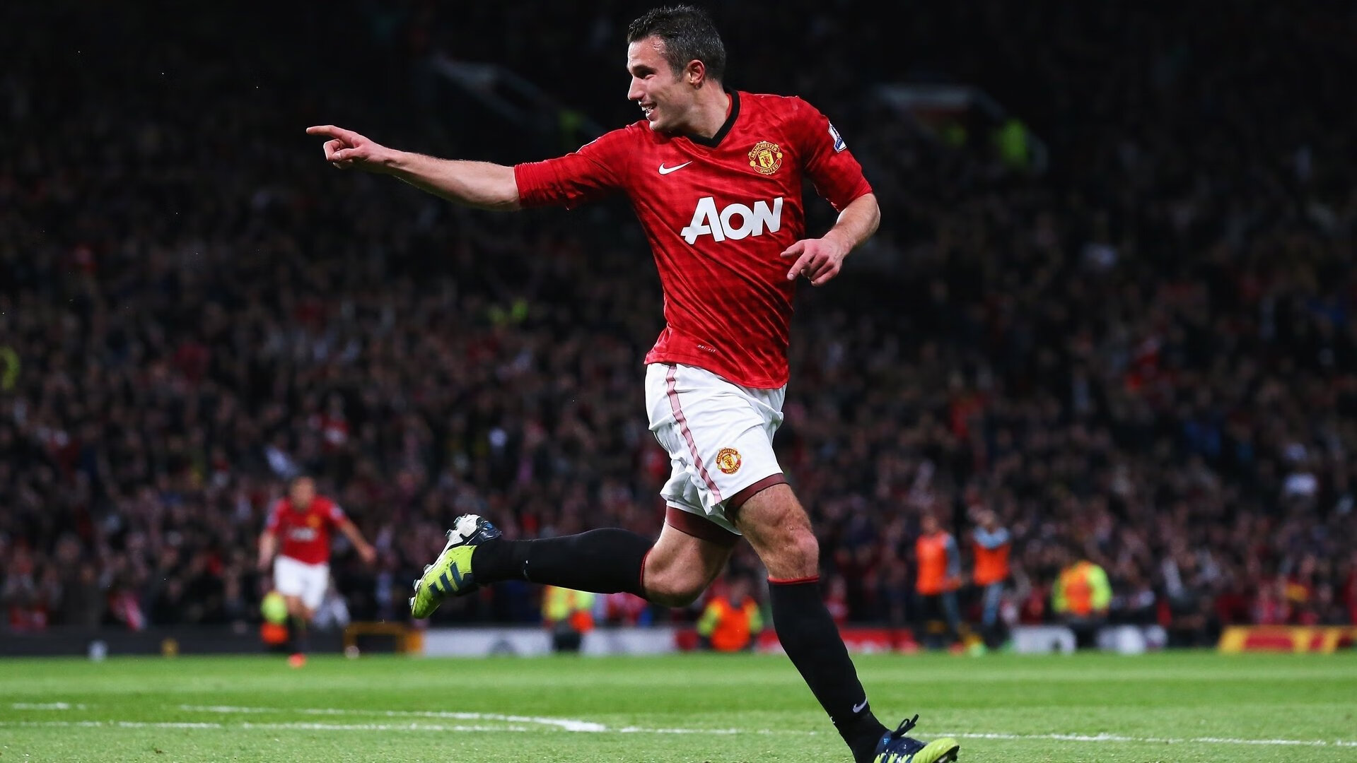 开云体育视频直播-球迷“狂欢夜”:欧冠现场气氛爆棚瞬间,欧冠球迷交流群